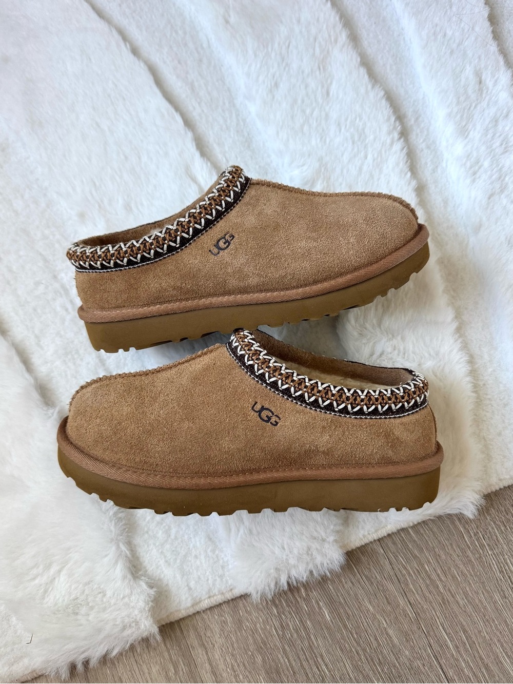 UGG Tasman Slipper in Chestnut